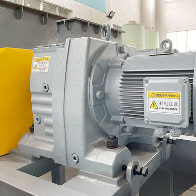 ओवरलोड प्रोटेक्टिव मोटर और 220V/380V वोल्टेज के साथ स्वचालित 304 स्टेनलेस स्टील खाद्य अपशिष्ट निर्जलीकरण मशीन